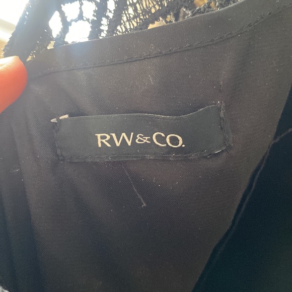 Women’s RW&CO midi dress - Picture 4 of 4